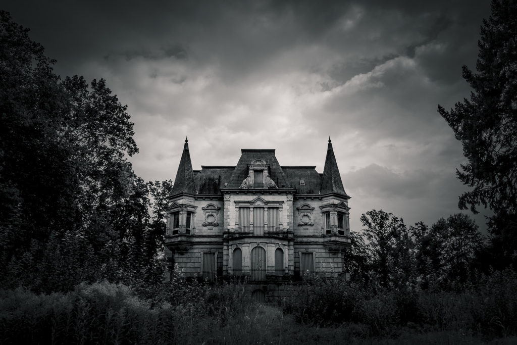 Haunted House : 10 Most Haunted Houses in America